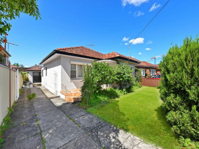 82 Paxton  Avenue, Belmore NSW 2192