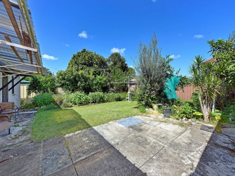 82 Paxton  Avenue, Belmore NSW 2192