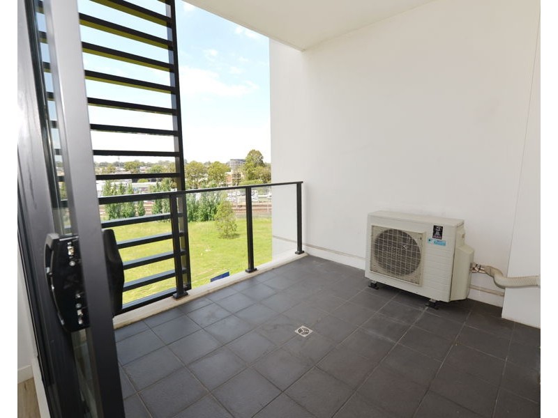 601/81B Lord sheffield circuit, Penrith NSW 2750