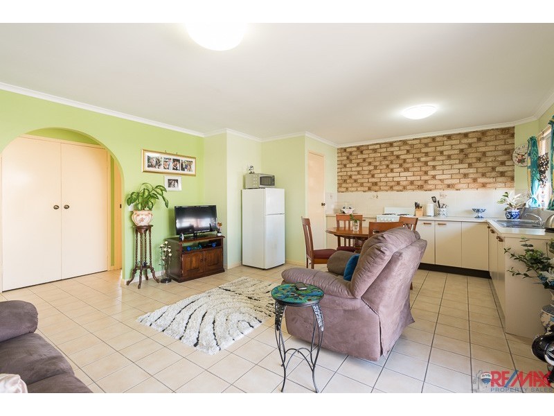 2/106 Amarina Avenue, Mooloolaba QLD 4557