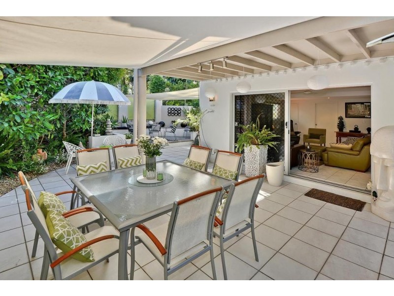 2/2-4 Tranquil Pl, Alexandra Headland QLD 4572