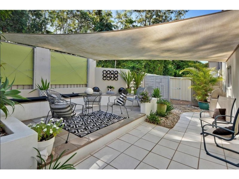 2/2-4 Tranquil Pl, Alexandra Headland QLD 4572