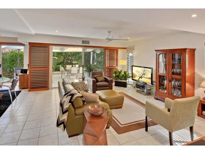 2/2-4 Tranquil Pl, Alexandra Headland QLD 4572