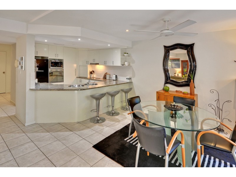 2/2-4 Tranquil Pl, Alexandra Headland QLD 4572