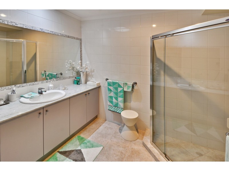 2/2-4 Tranquil Pl, Alexandra Headland QLD 4572