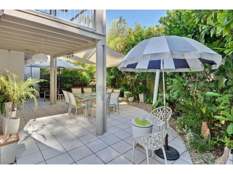 2/2-4 Tranquil Pl, Alexandra Headland QLD 4572