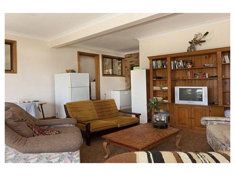 7 Yakola Parade, Alexandra Headland QLD 4572