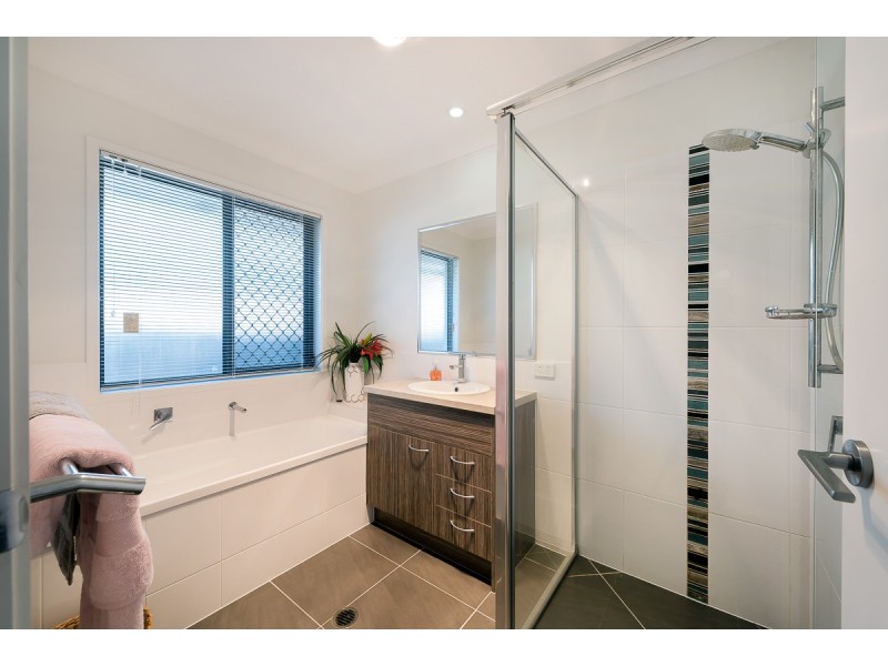 1 Lapis Street, Caloundra West QLD 4551