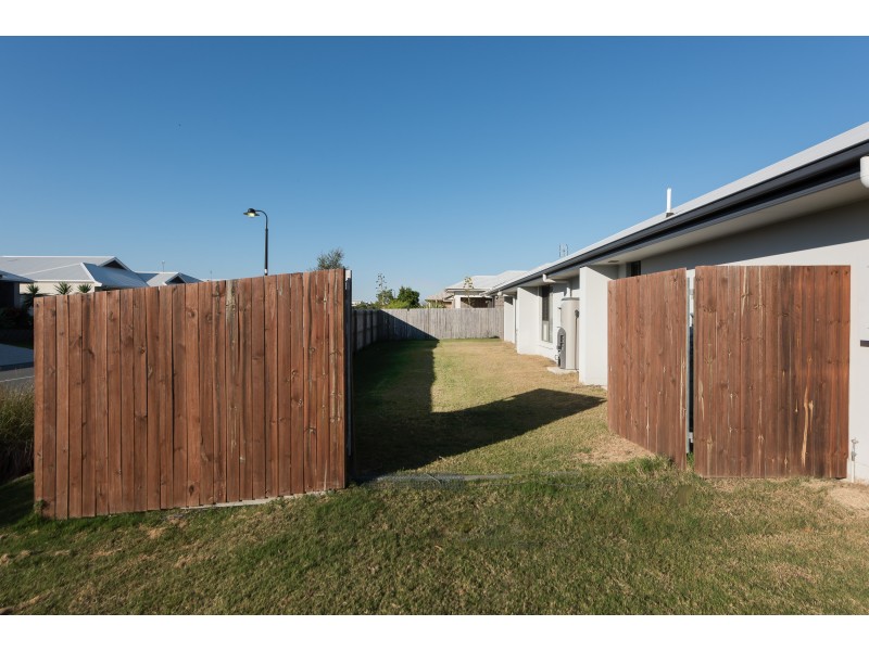 1 Lapis Street, Caloundra West QLD 4551