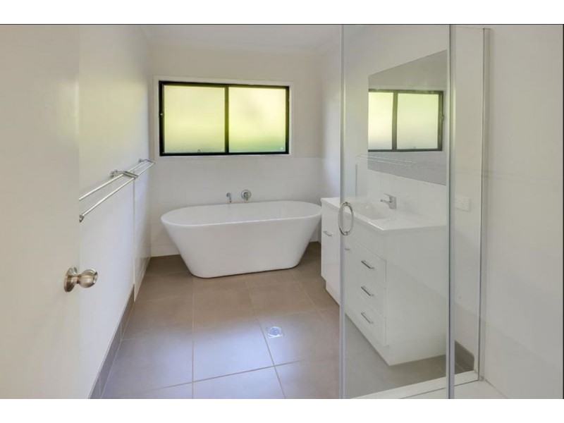 5 Jane Ct, Nambour QLD 4560