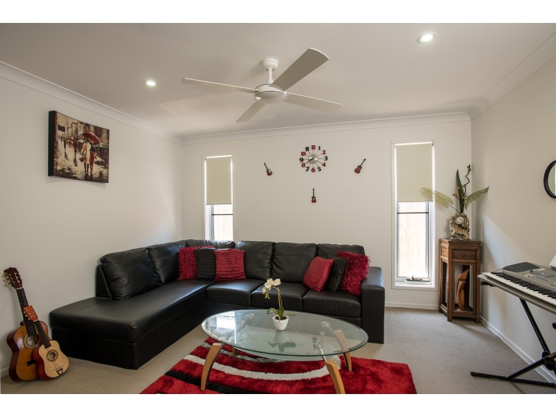 8 Capri St, Caloundra West QLD 4551