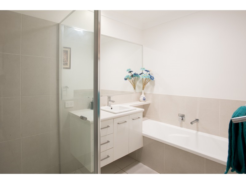 8 Capri St, Caloundra West QLD 4551