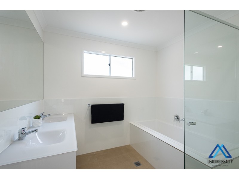 33B Lurnea Cres, Mountain Creek QLD 4557