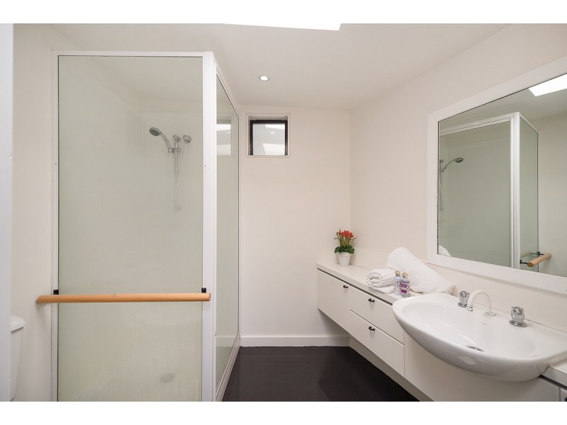 2 Kawana Street, Alexandra Headland QLD 4572