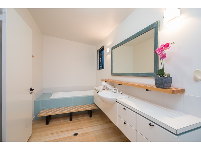 2 Kawana Street, Alexandra Headland QLD 4572