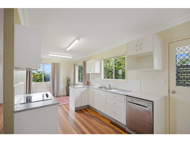 73 Peachester Rd, Beerwah QLD 4519