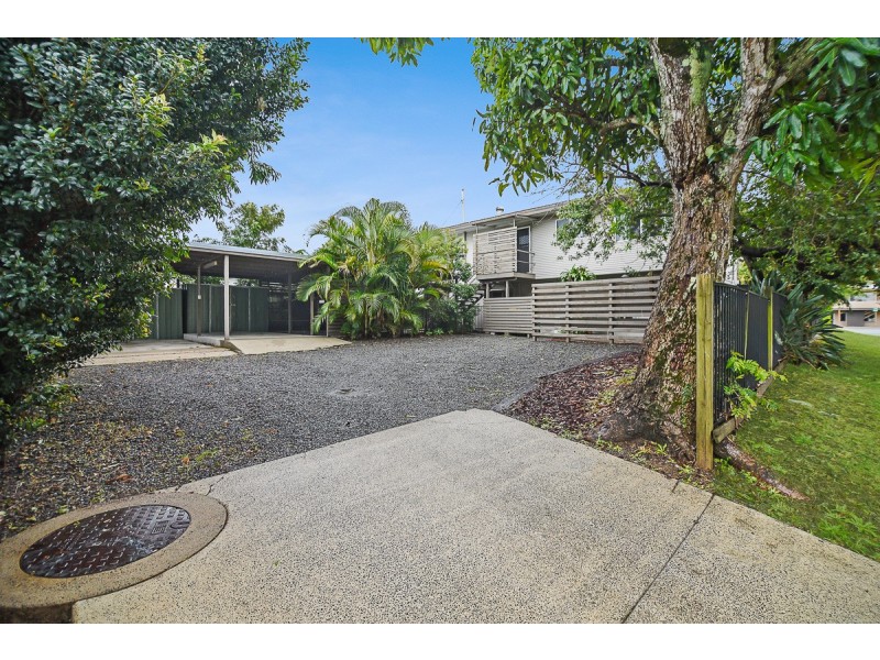 73 Peachester Rd, Beerwah QLD 4519