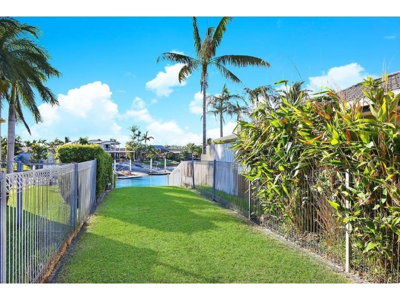 27 Carrothool Place, Mooloolaba QLD 4557