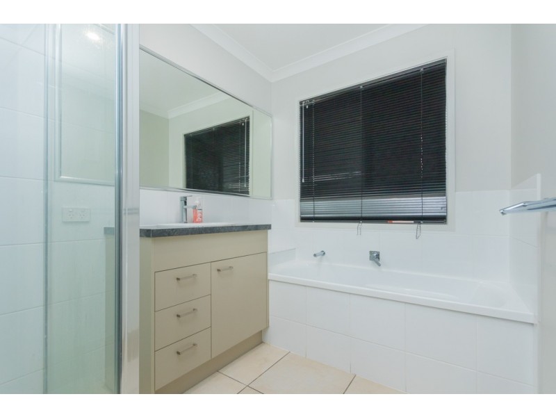 35 Dickson Crescent, North Lakes QLD 4509