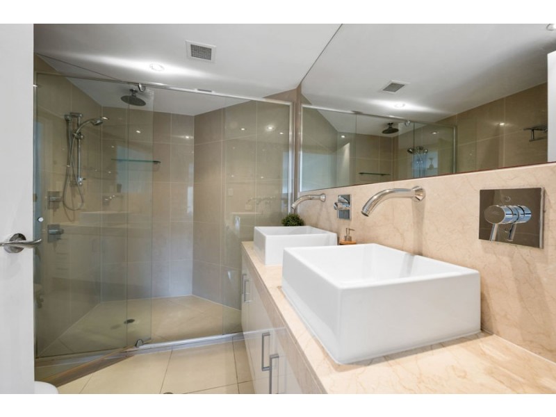 2/8 Leo Crescent, Alexandra Headland QLD 4572