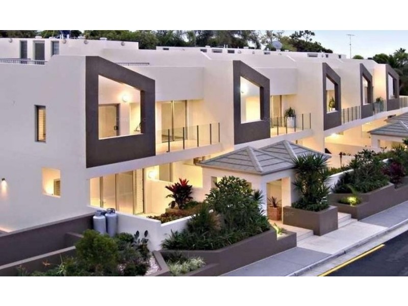 2/8 Leo Crescent, Alexandra Headland QLD 4572