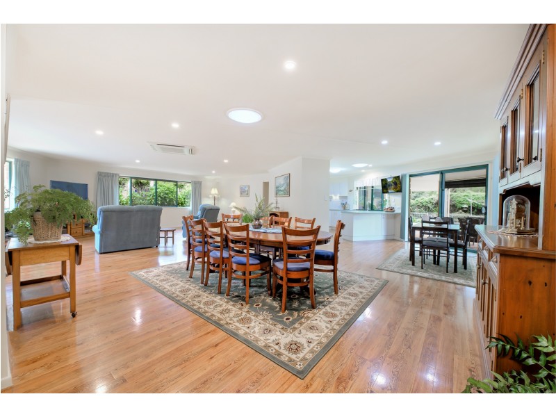 16 Rainbow Park Dr, Mapleton QLD 4560