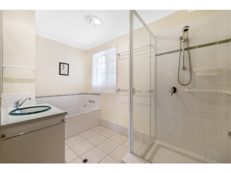 16 Rainbow Park Dr, Mapleton QLD 4560