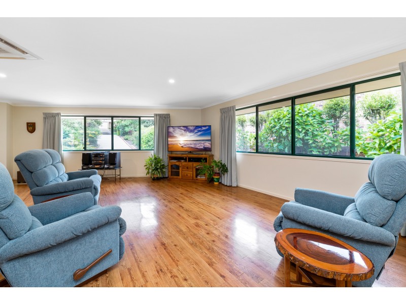 16 Rainbow Park Dr, Mapleton QLD 4560