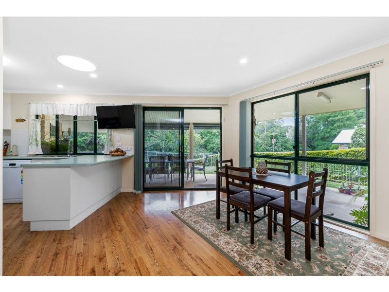 16 Rainbow Park Dr, Mapleton QLD 4560