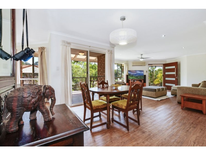 37 Fernleigh Crescent, Mooloolaba QLD 4557