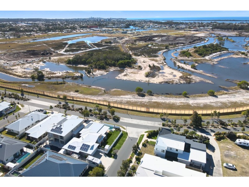 67 Macintyre Cres, Pelican Waters QLD 4551