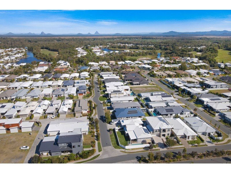 67 Macintyre Cres, Pelican Waters QLD 4551