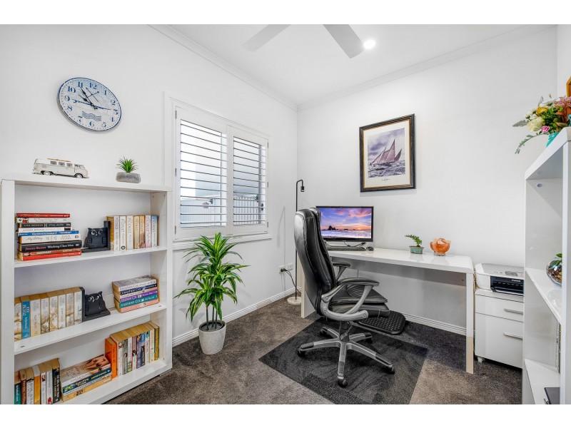 67 Macintyre Cres, Pelican Waters QLD 4551