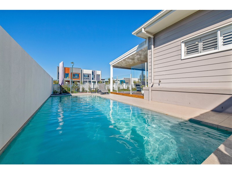 67 Macintyre Cres, Pelican Waters QLD 4551