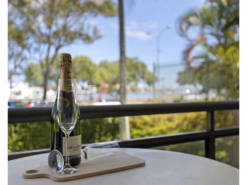 2/60 River Esplanade, Mooloolaba QLD 4557