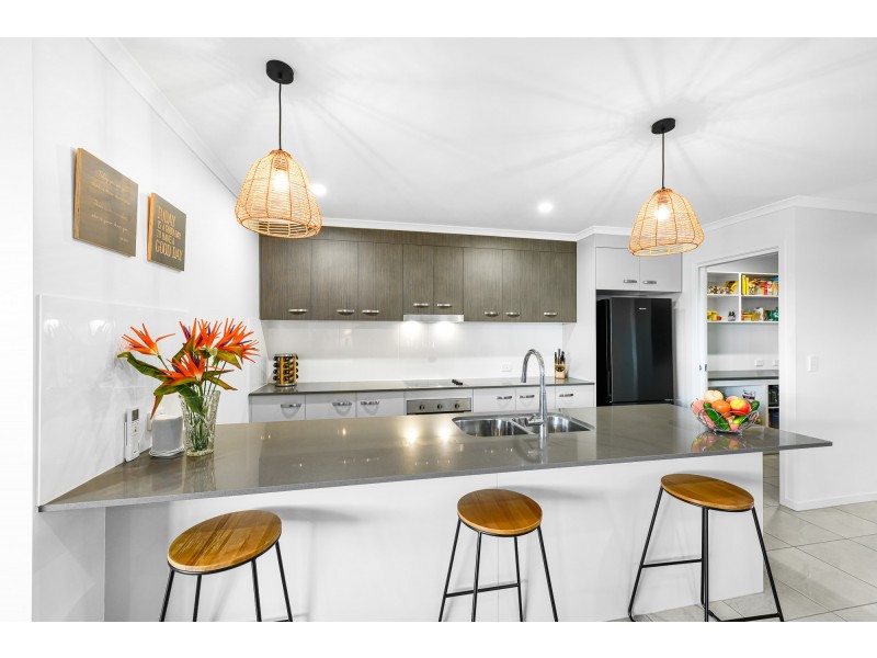 8 Haley St, Palmview QLD 4553