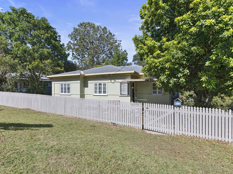 15 Mount Pleasant Rd, Nambour QLD 4560