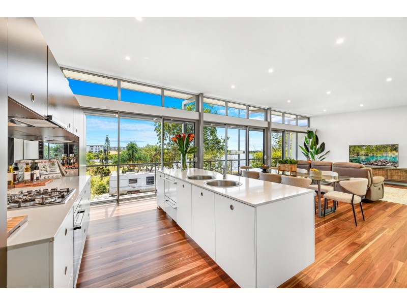 61 The Decks, Wurtulla QLD 4575
