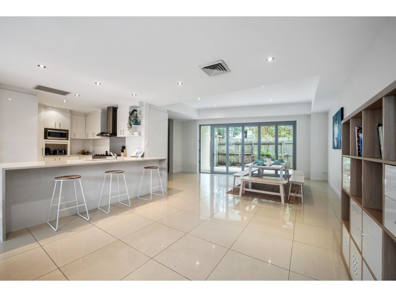 2/8 Leo Crescent, Alexandra Headland QLD 4572