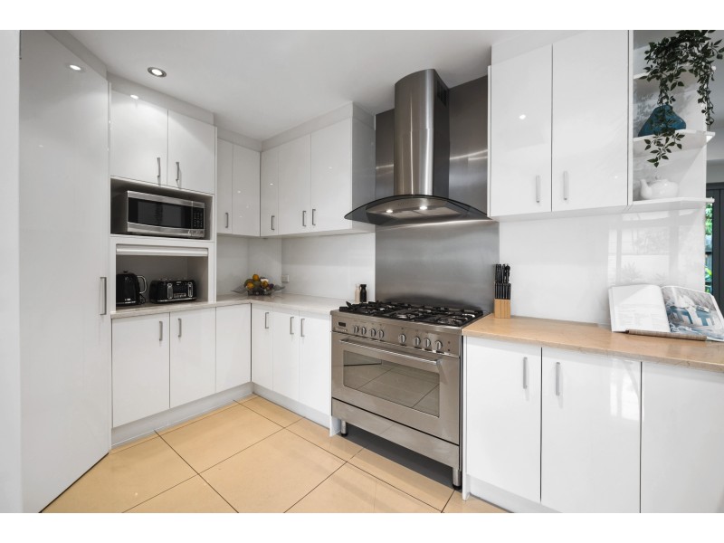 2/8 Leo Crescent, Alexandra Headland QLD 4572