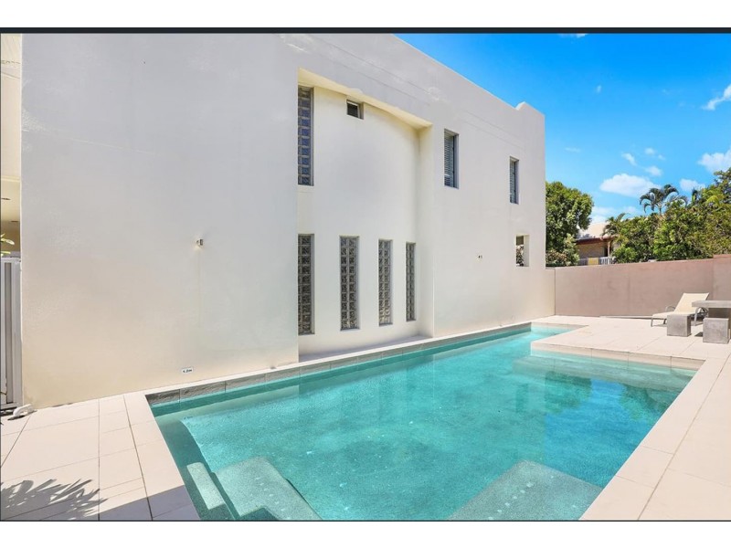 2/8 Leo Crescent, Alexandra Headland QLD 4572