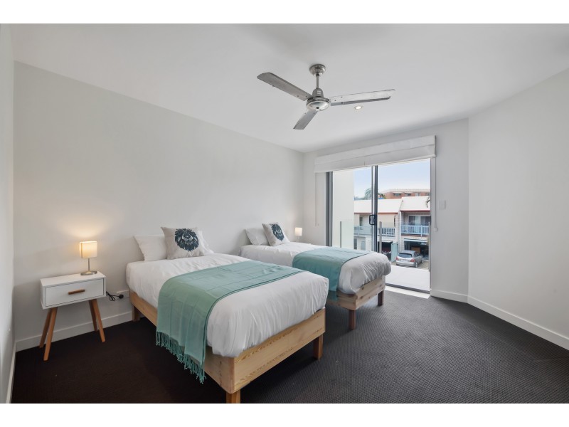 2/8 Leo Crescent, Alexandra Headland QLD 4572