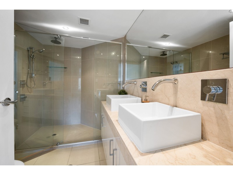 2/8 Leo Crescent, Alexandra Headland QLD 4572