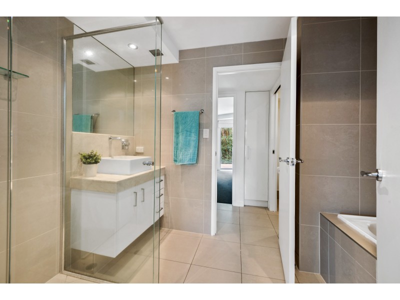 2/8 Leo Crescent, Alexandra Headland QLD 4572