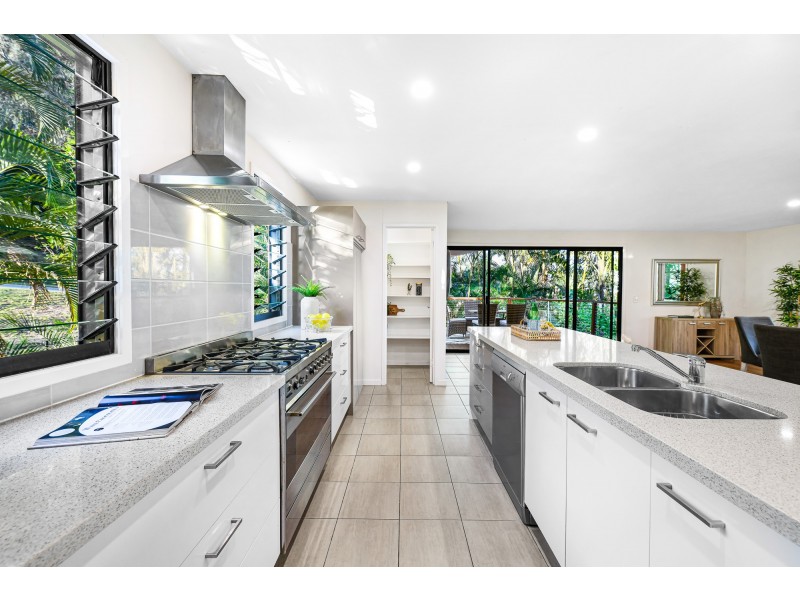 10 Nyes Cres, Buderim QLD 4556