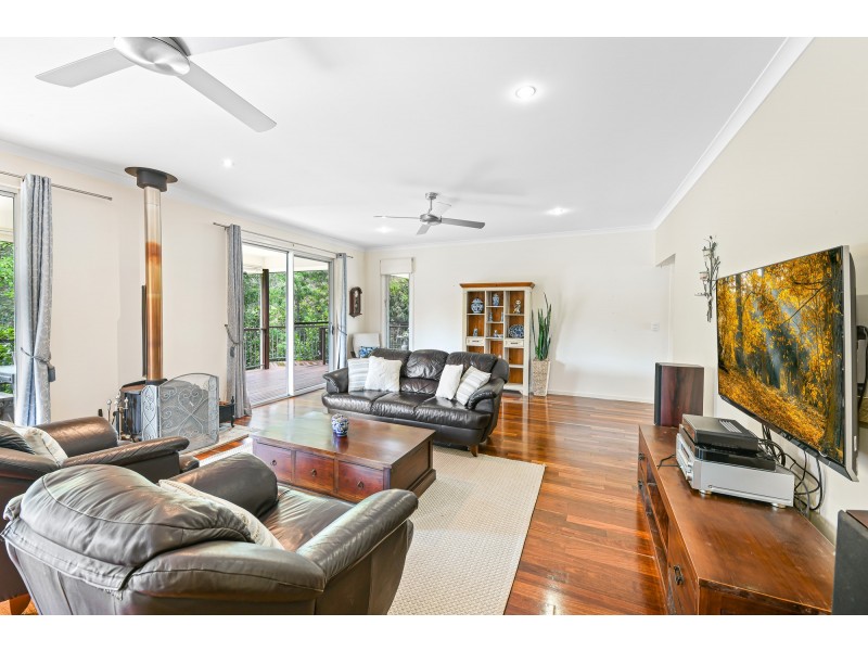 20 Viewland Dr, Mooloolah Valley QLD 4553