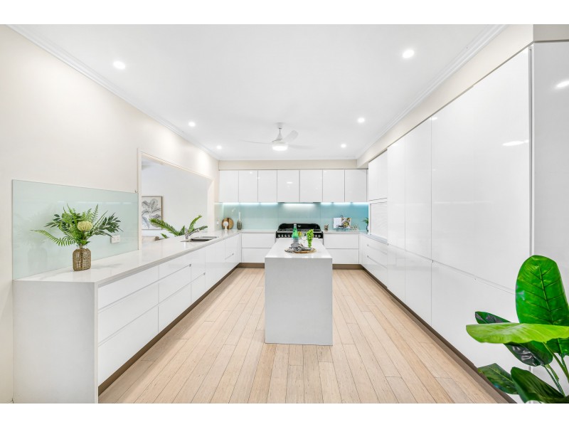16 Caroline Cres, Buderim QLD 4556