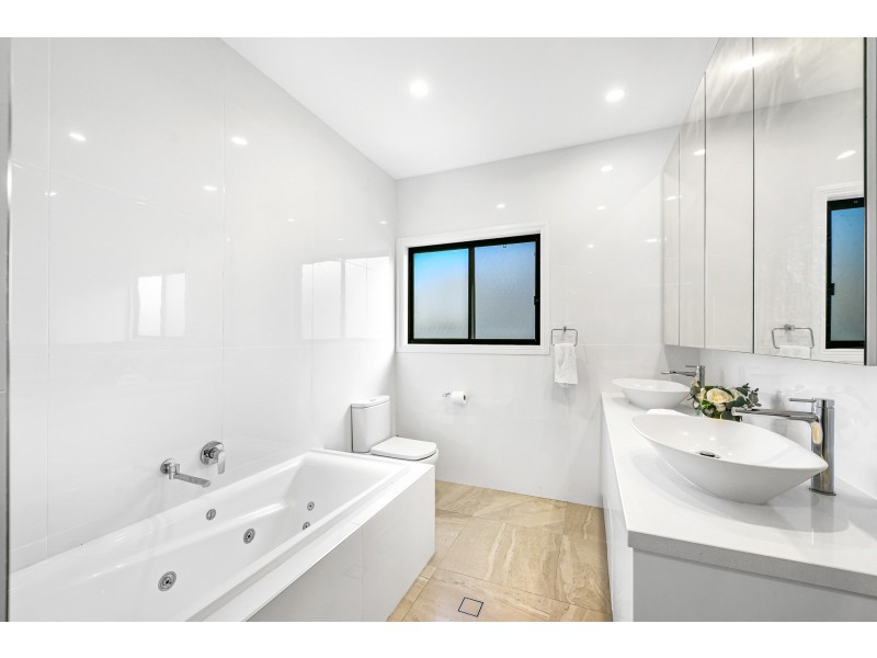 16 Caroline Cres, Buderim QLD 4556