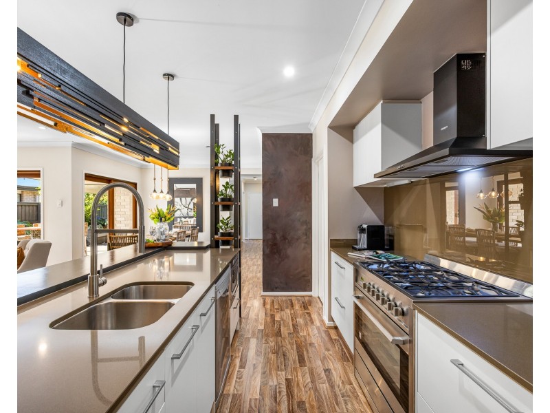 39 Parkview Dr, Little Mountain QLD 4551