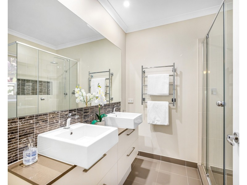 39 Parkview Dr, Little Mountain QLD 4551